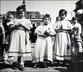 Procession09061947-09.jpg